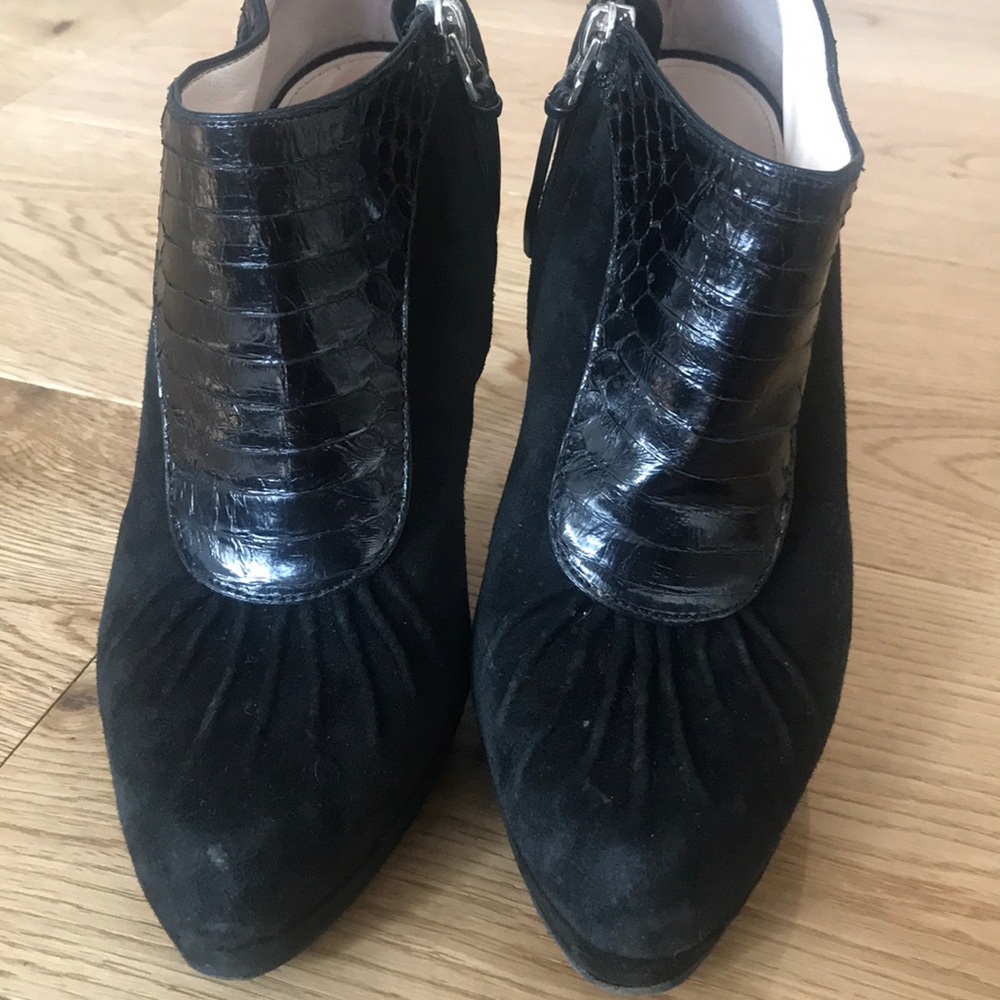 Classic Elie Tahari booties